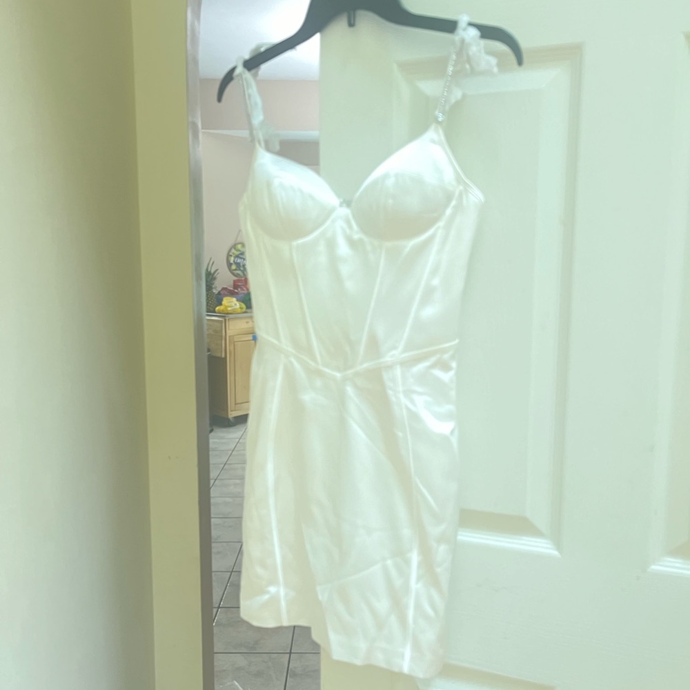 Nana Jaqueline  nwt dress size medium satin white